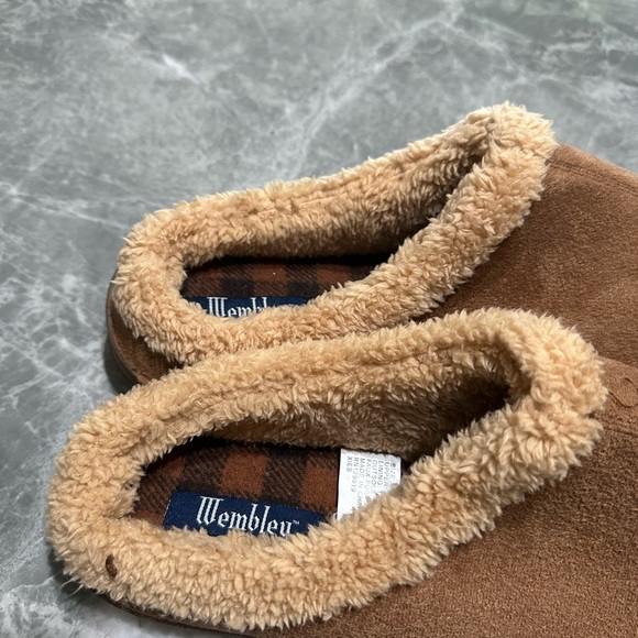 NEW Men’s Memory Foam Wembley Indoor/Outdoor Slippers Brown Size XXLARGE 13-14 - Picture 3 of 5